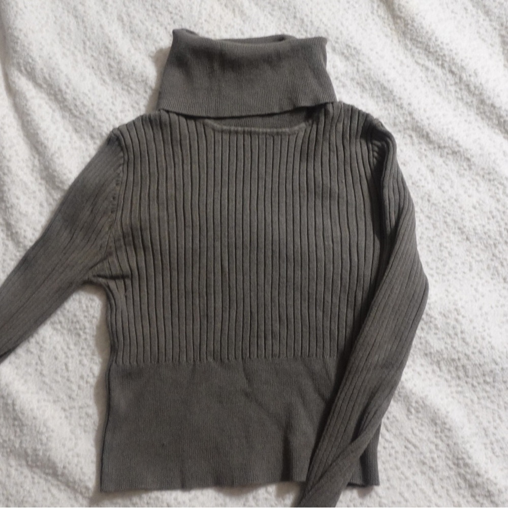 Green Turtleneck Ribbed Sweater